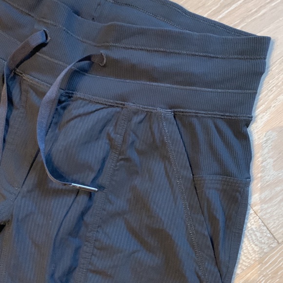 lululemon Street to Studio Pant II Unlined 27.5" Deep Coal Sz4 - Picture 4 of 11